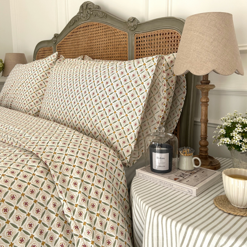 Bedding | Bed Sheet Sets & Luxury Duvet Cover Sets | Linenbundle UK